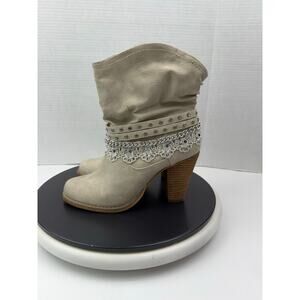 NOT RATED Rhinestone Embellished Womens Sz 7.5 Cream High Heel Ankle Boot Bootie